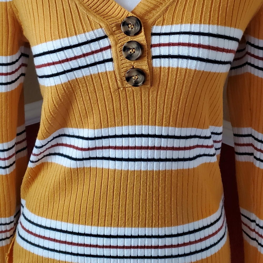 Sweater L - Picture 2 of 4